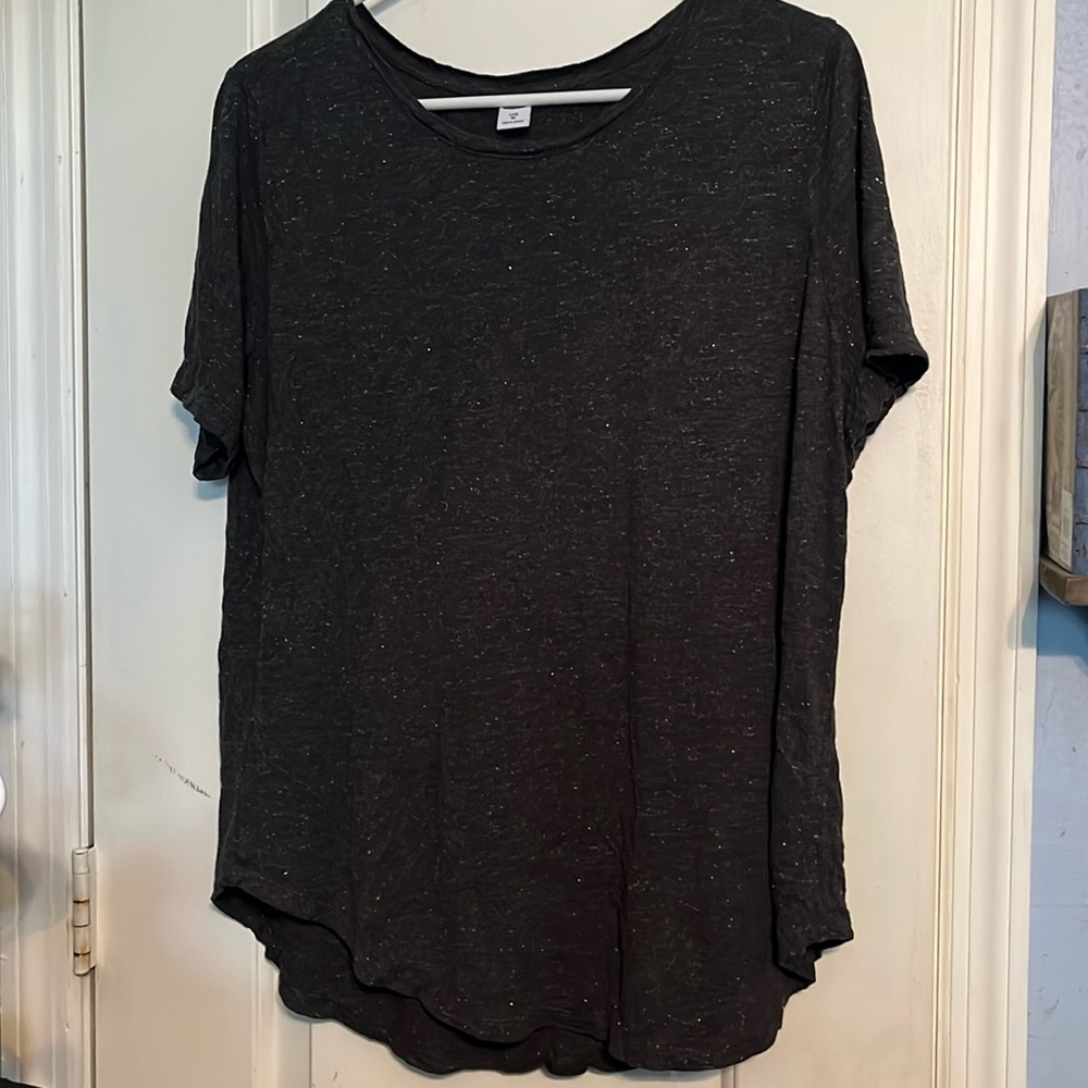 Old Navy size XLARGE charcoal colored tee w/ gold sparkles. LIKE NEW